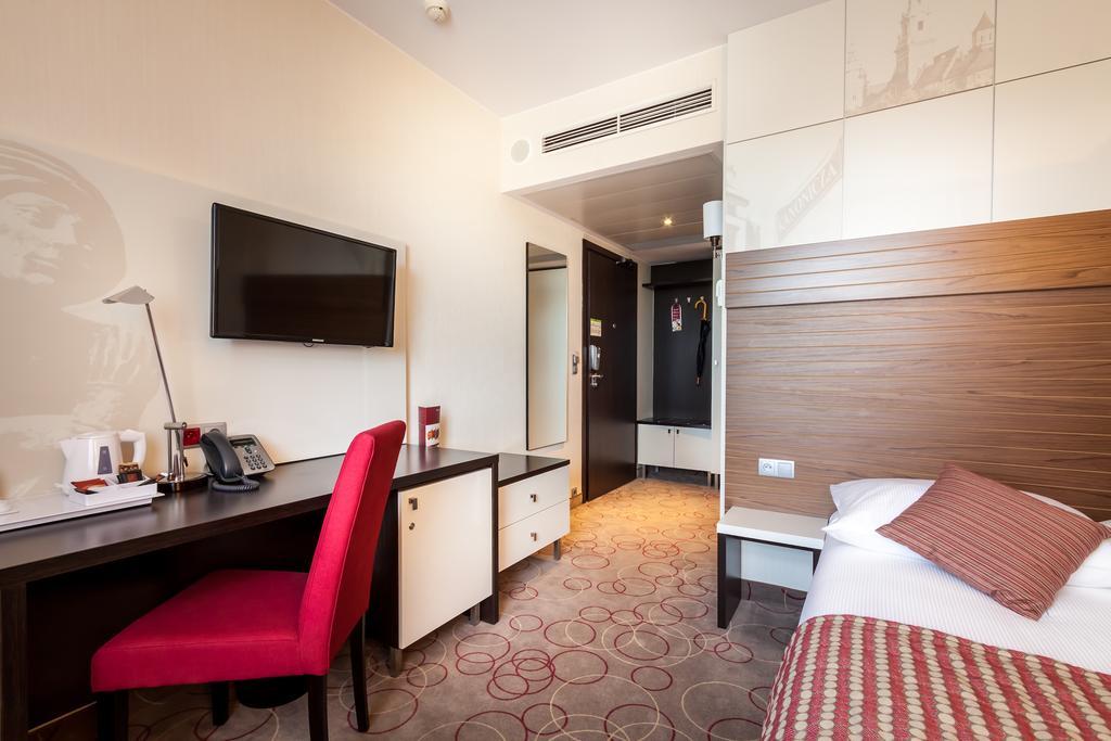 Single Room,413513778:JPEG